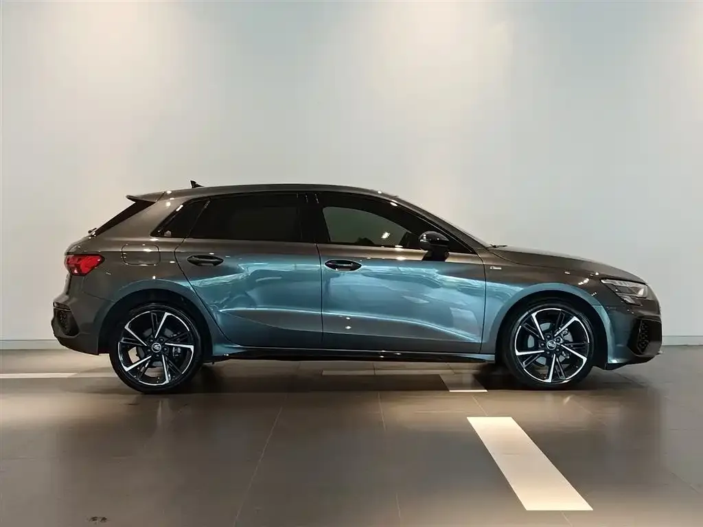 Audi A3 2023 из CN, фото 3