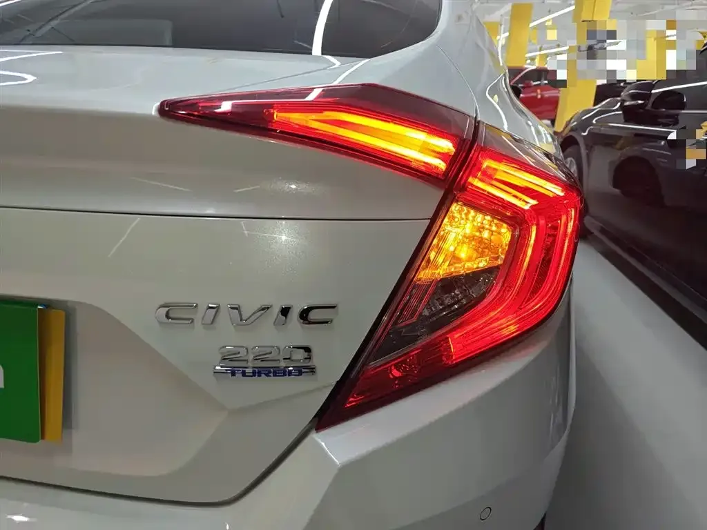 Honda Civic — фото 7