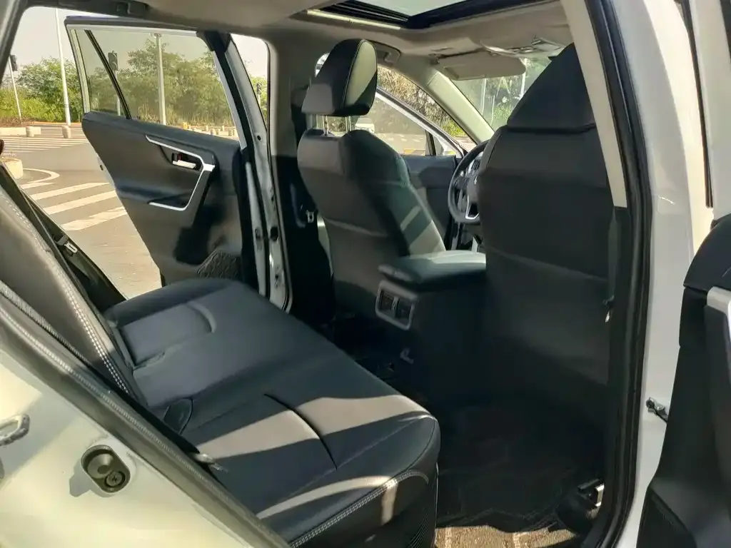 Toyota RAV4 2022 из CN, фото 9