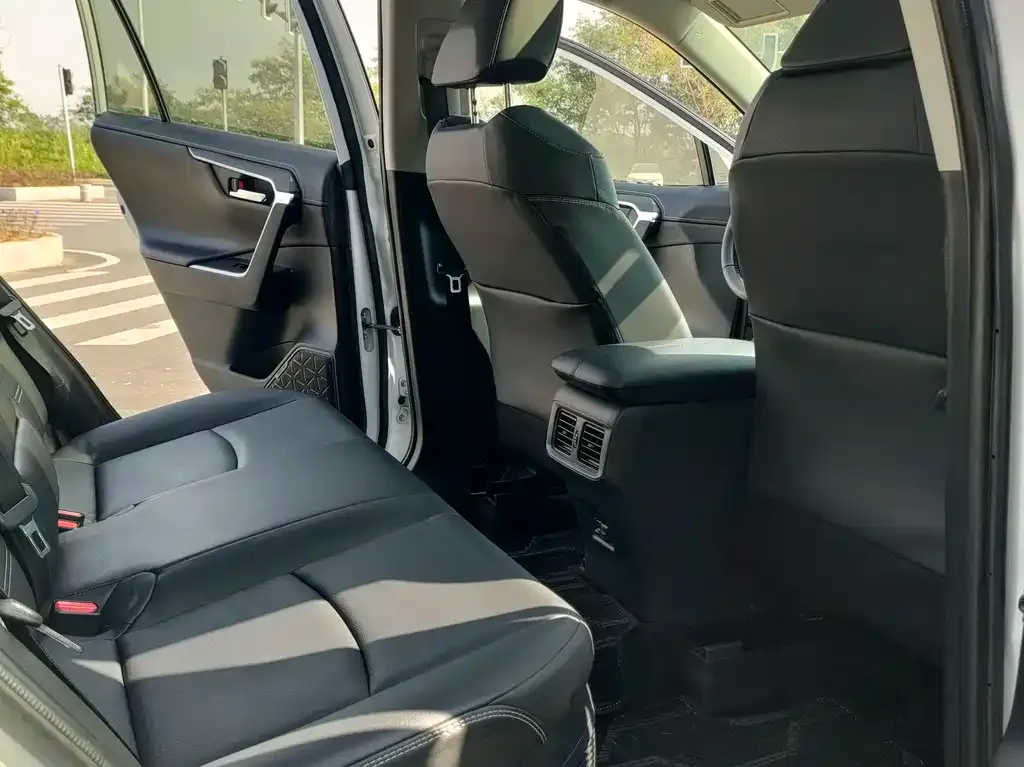 Toyota RAV4 2022 из CN, фото 8