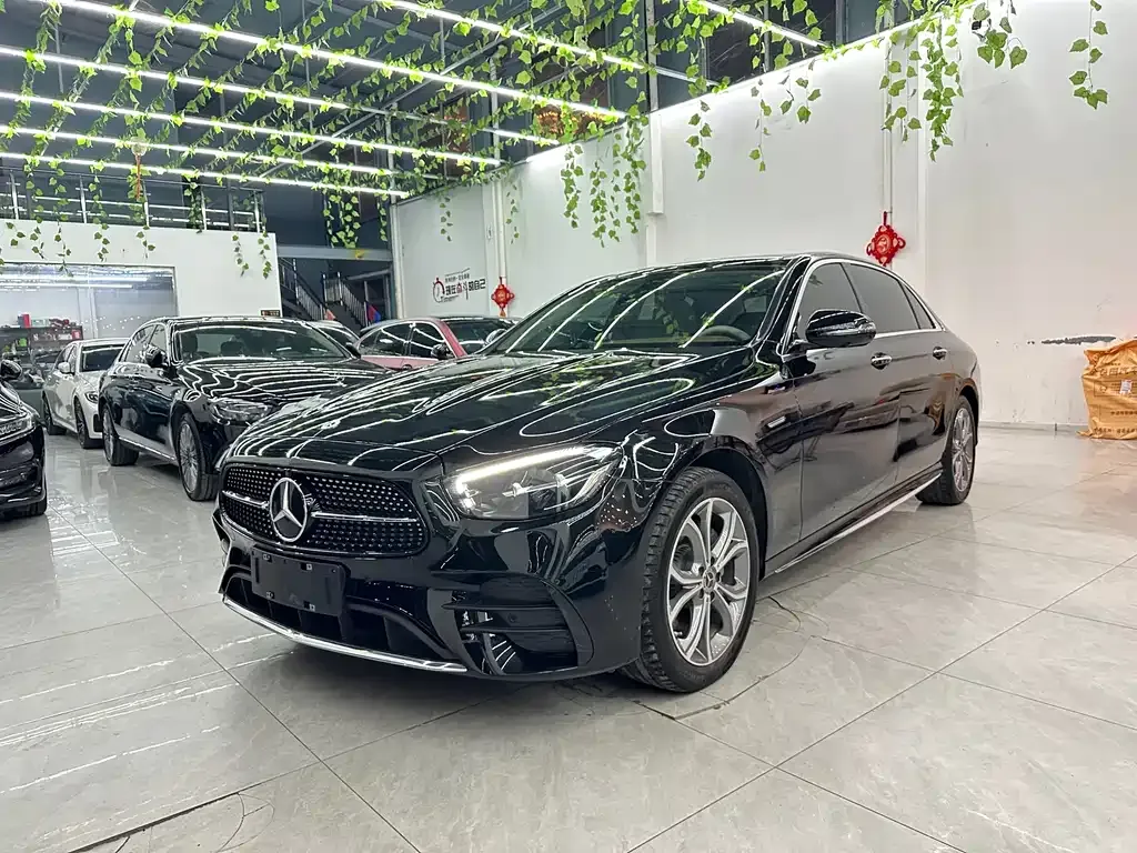 Mercedes-Benz E-Class — фото 1