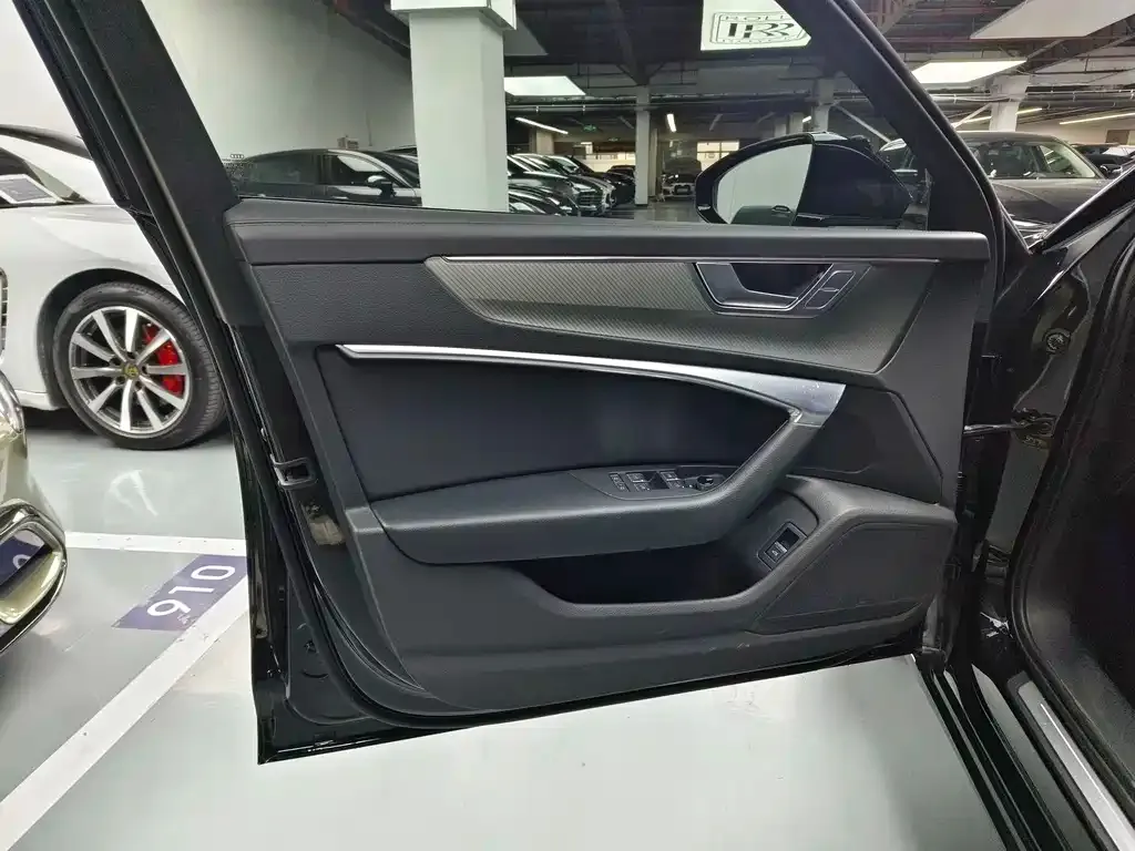 Audi A6L 2022 из CN, фото 3