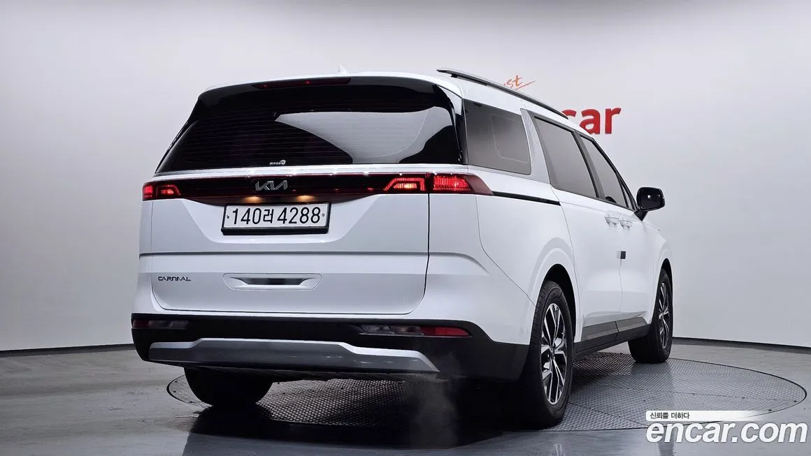 Kia Carnival — фото 5