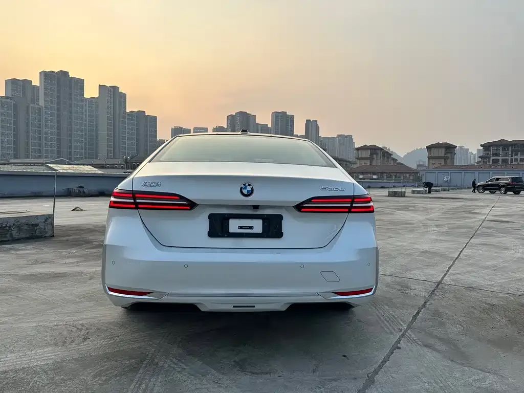 BMW 5 Series — фото 10