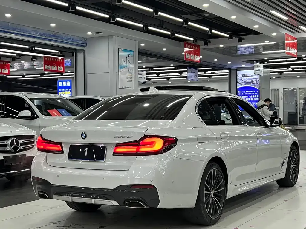BMW 5 Series — фото 7