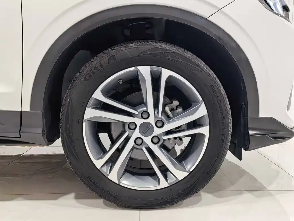 Geely Binyue — фото 10