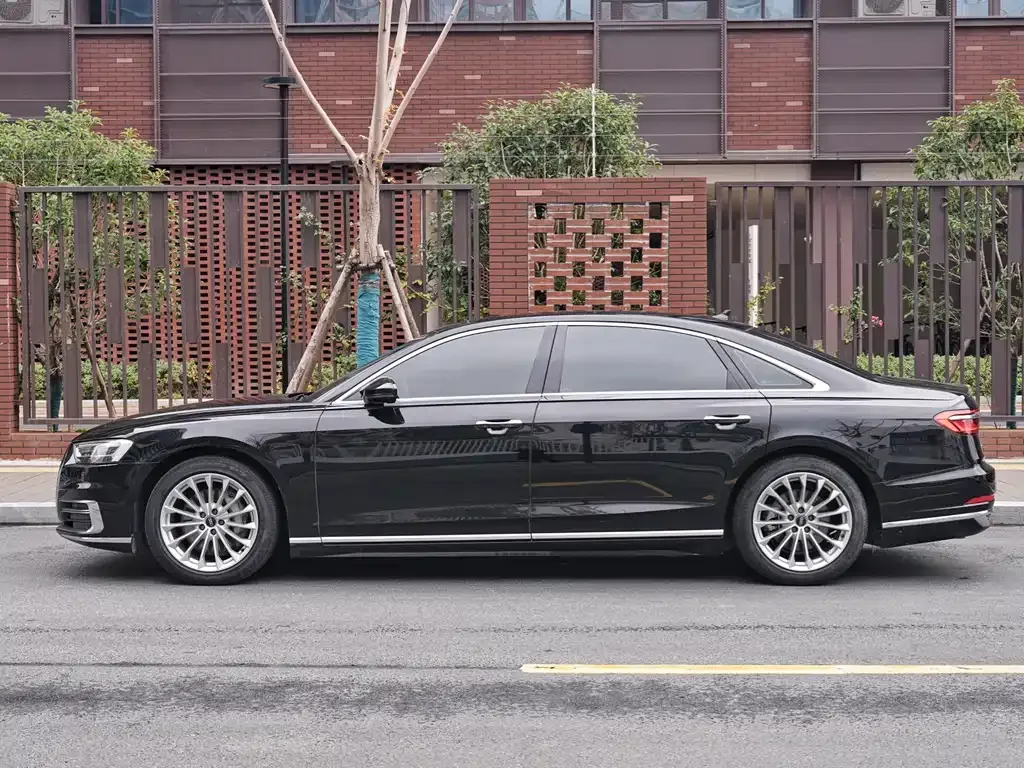 Audi A8 2021 из CN, фото 6