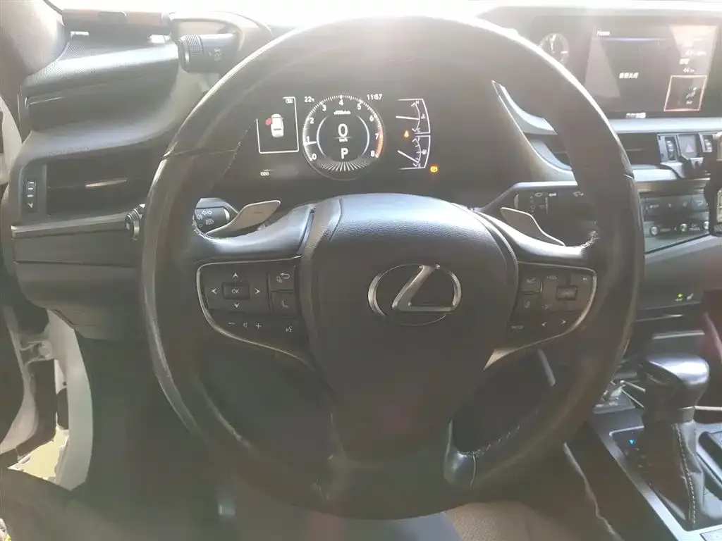 Lexus ES — фото 7