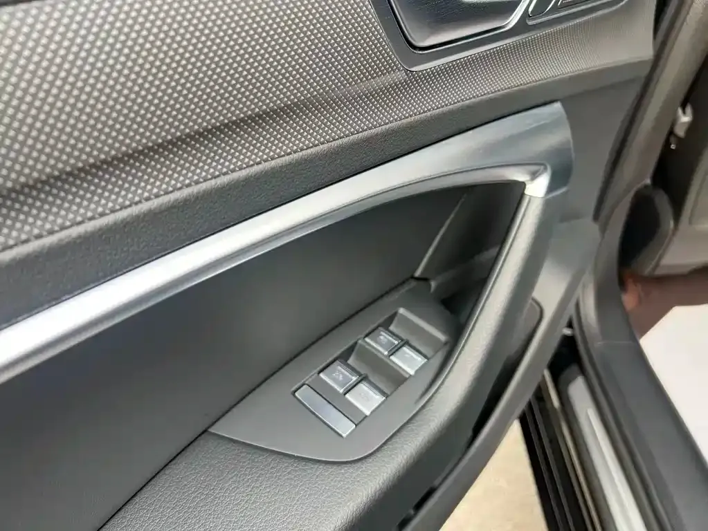 Audi A6L 2023 из CN, фото 9