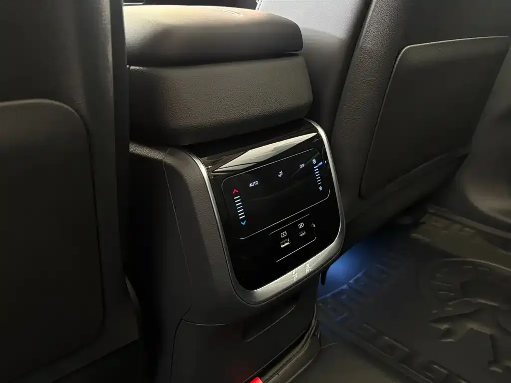 Hongqi HS7 PHEV — фото 2