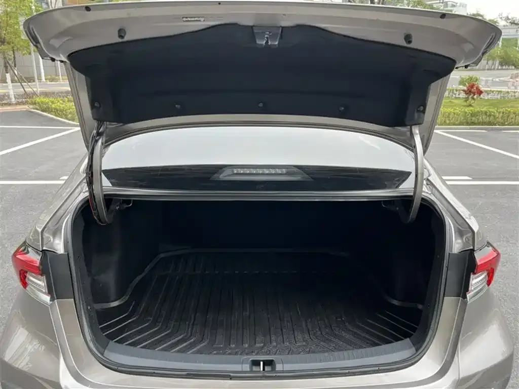 Toyota Corolla 2023 из CN, фото 9