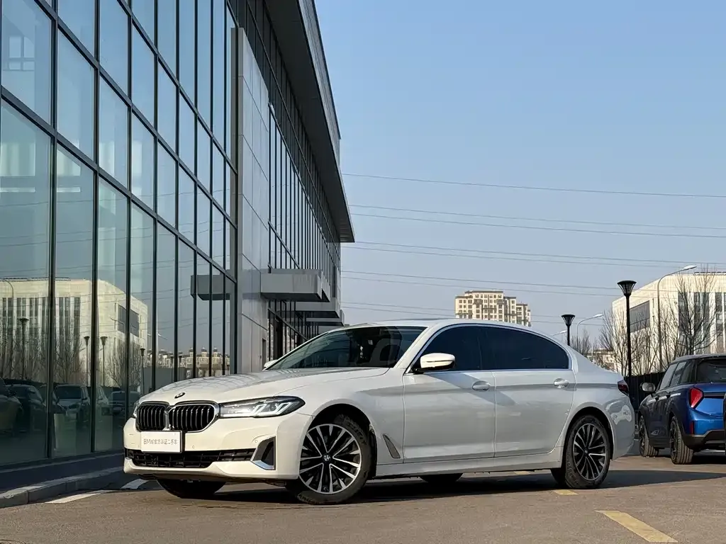 BMW 5 Series — фото 1