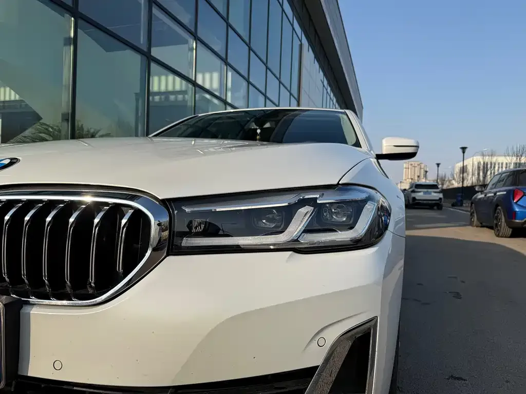BMW 5 Series — фото 5