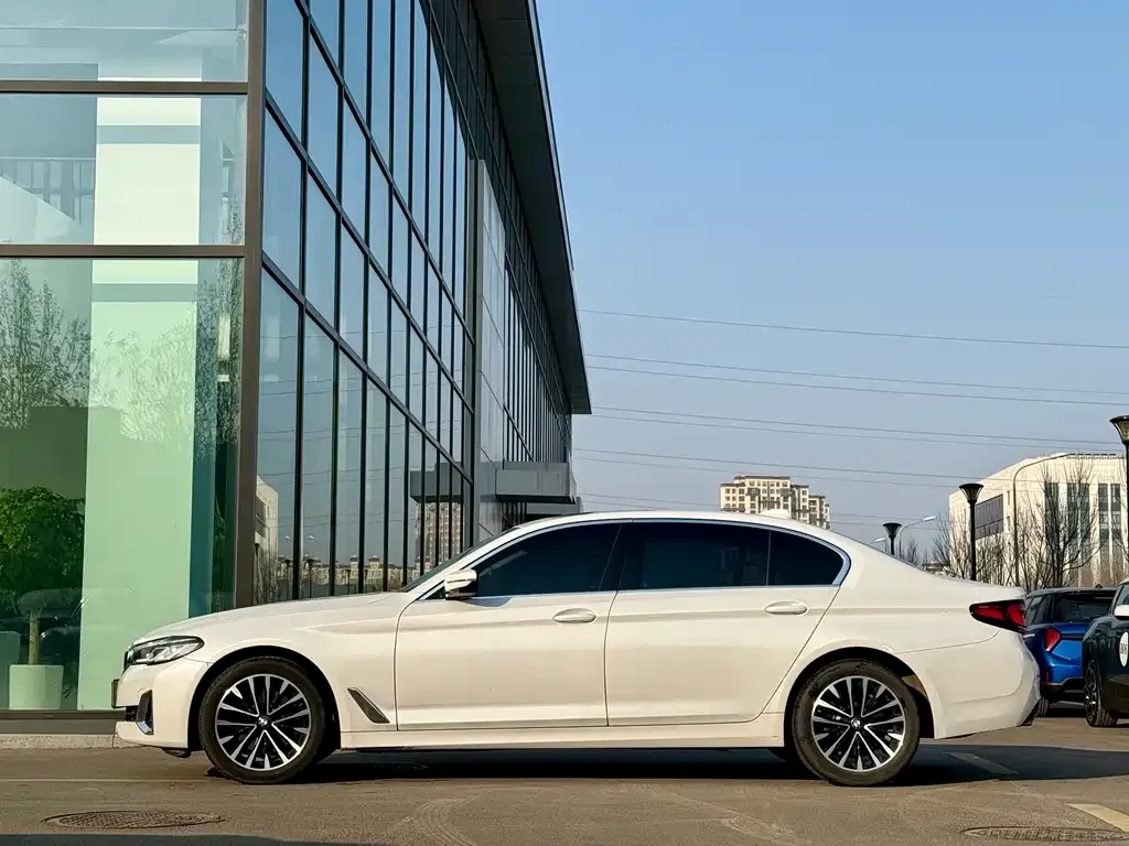 BMW 5 Series — фото 9