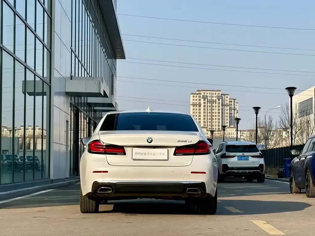 BMW 5 Series — фото 10