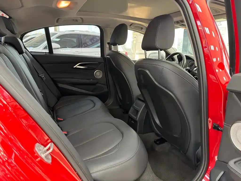 BMW 1 Series 2022 из CN, фото 9