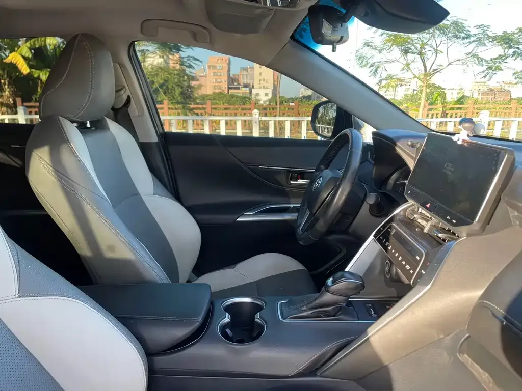 Toyota Harrier 2023 из CN, фото 4