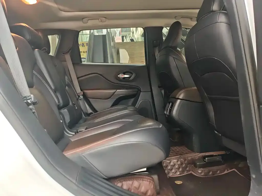 Jeep Cherokee 2021 из CN, фото 10