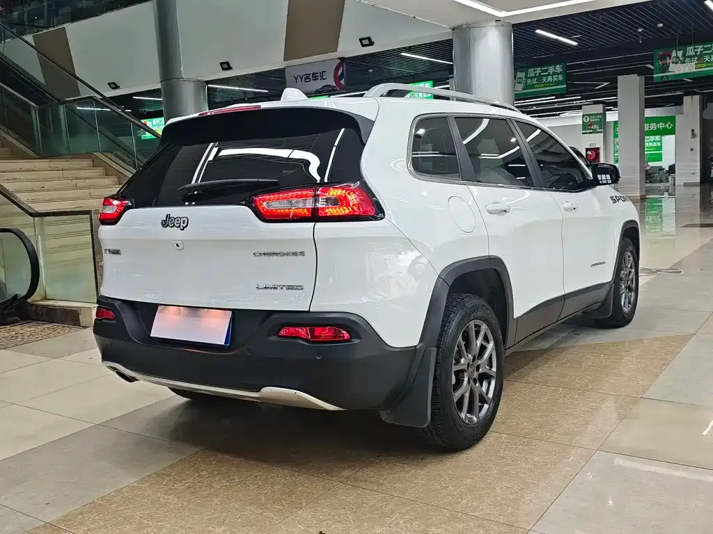 Jeep Cherokee 2021 из CN, фото 8
