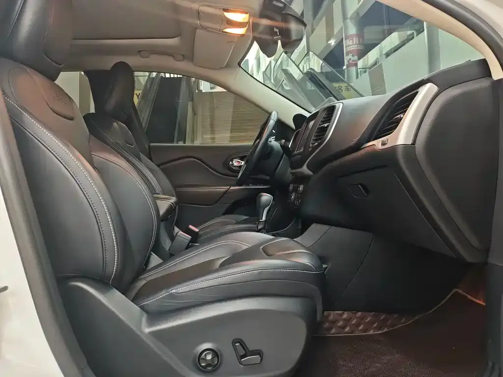 Jeep Cherokee 2021 из CN, фото 6