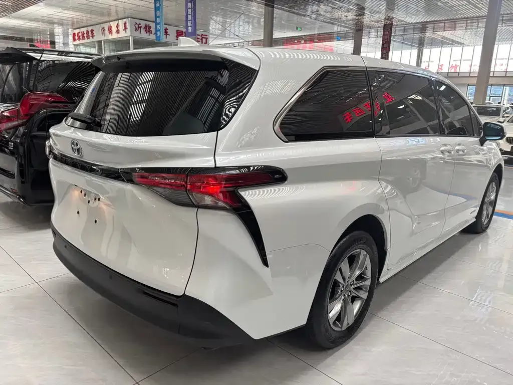 Toyota Sienna 2023 из CN, фото 7
