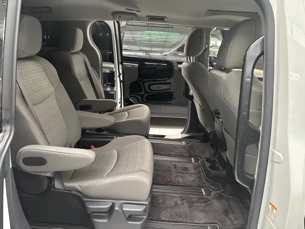 Toyota Sienna 2023 из CN, фото 4