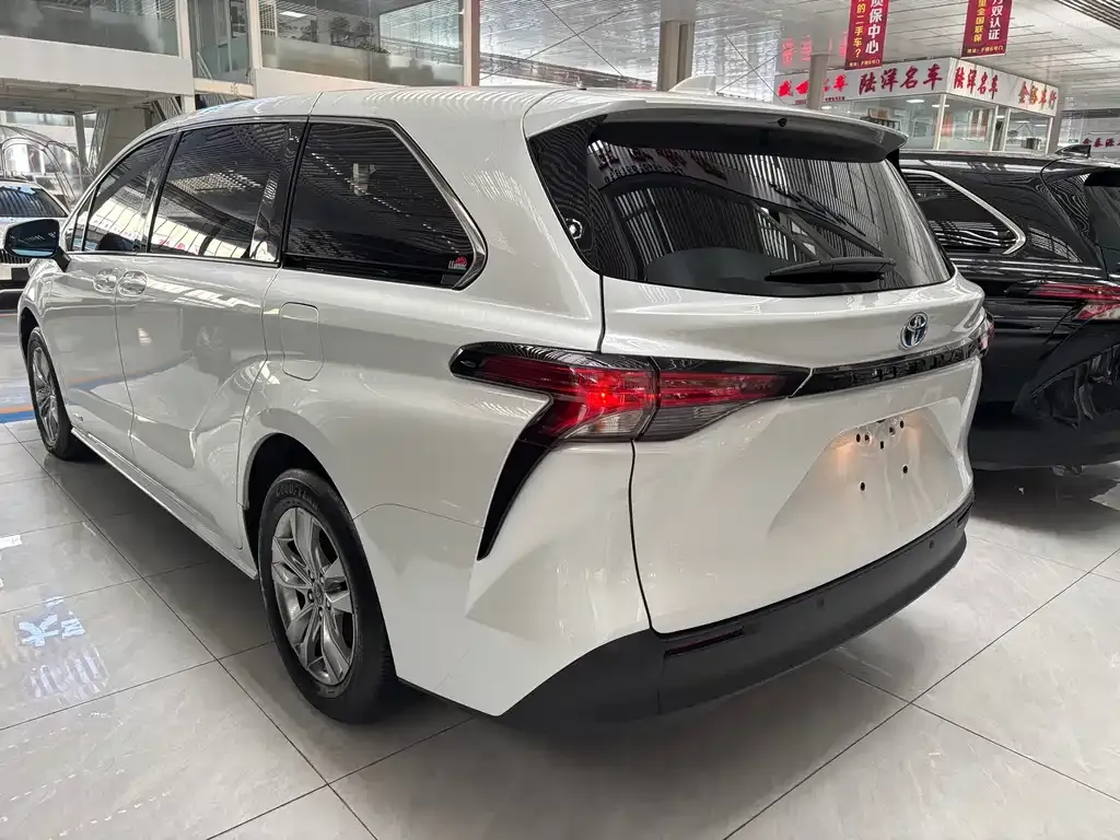 Toyota Sienna 2023 из CN, фото 6