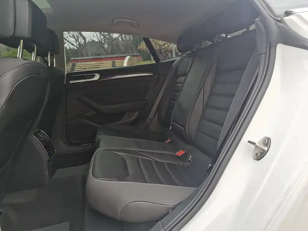 Volkswagen CC 2023 из CN, фото 6