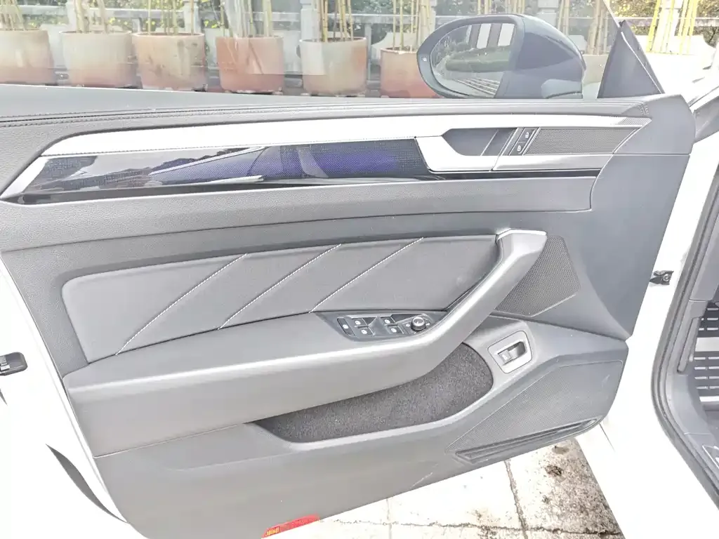 Volkswagen CC 2023 из CN, фото 10
