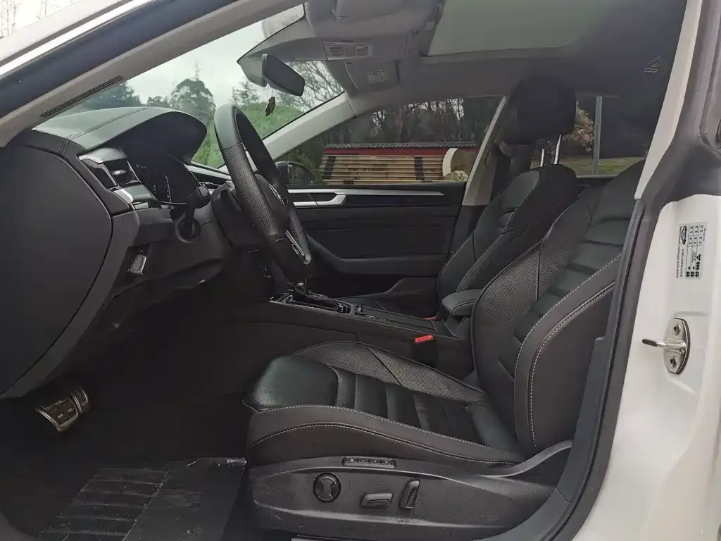 Volkswagen CC 2023 из CN, фото 9