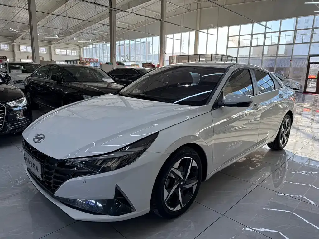 Hyundai Elantra 2023 из CN, фото 1