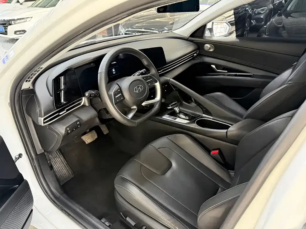 Hyundai Elantra 2023 из CN, фото 4
