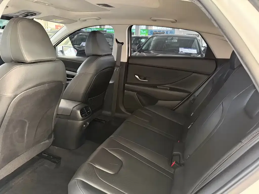 Hyundai Elantra 2023 из CN, фото 6