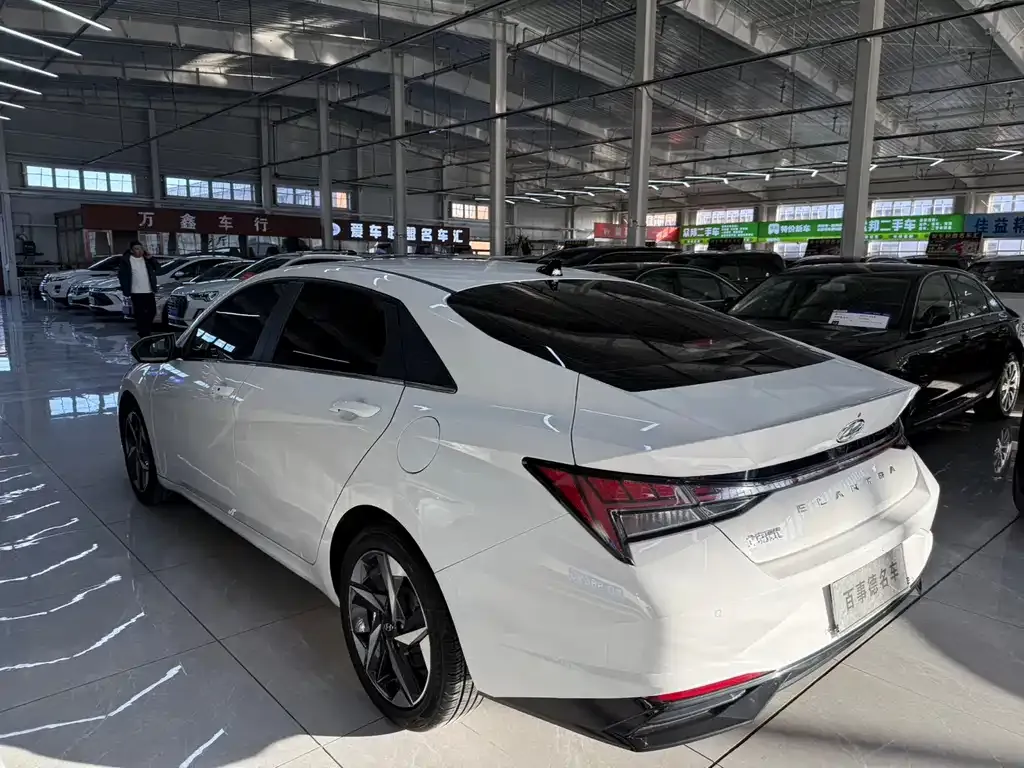 Hyundai Elantra 2023 из CN, фото 7
