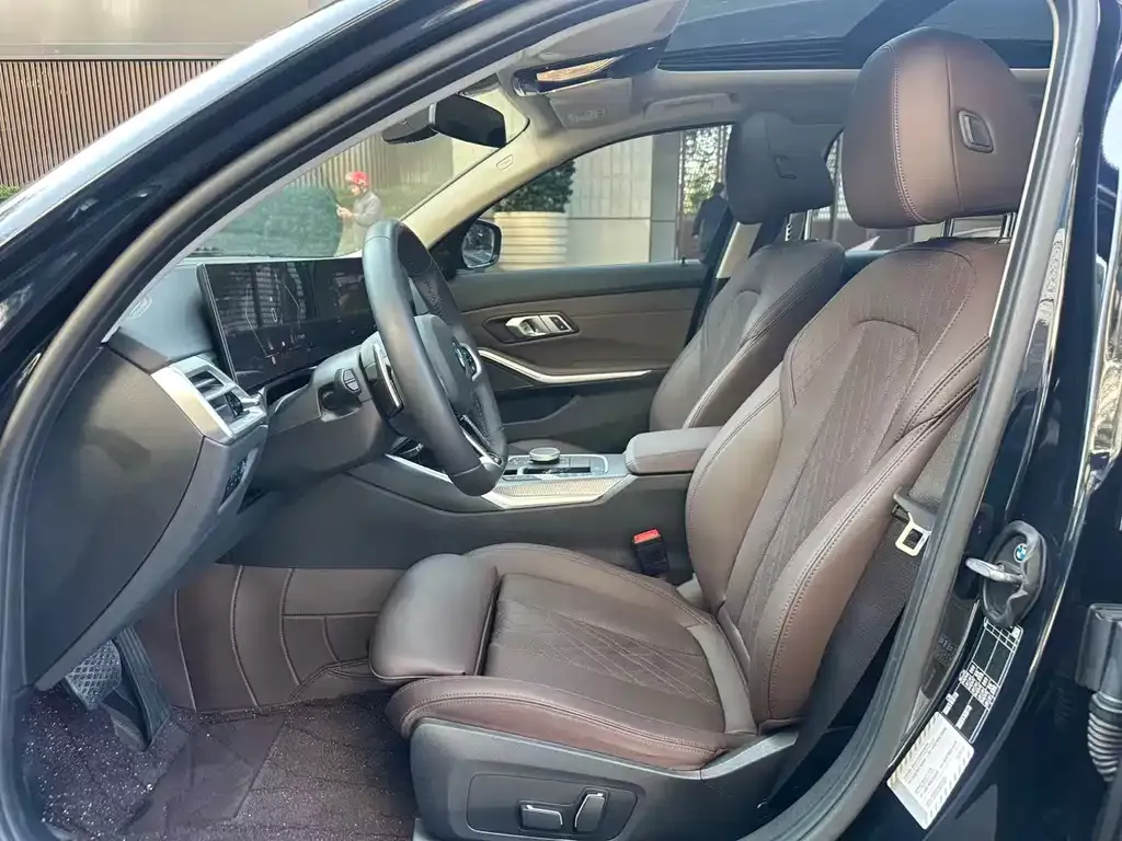 BMW 3 Series 2024 из CN, фото 6