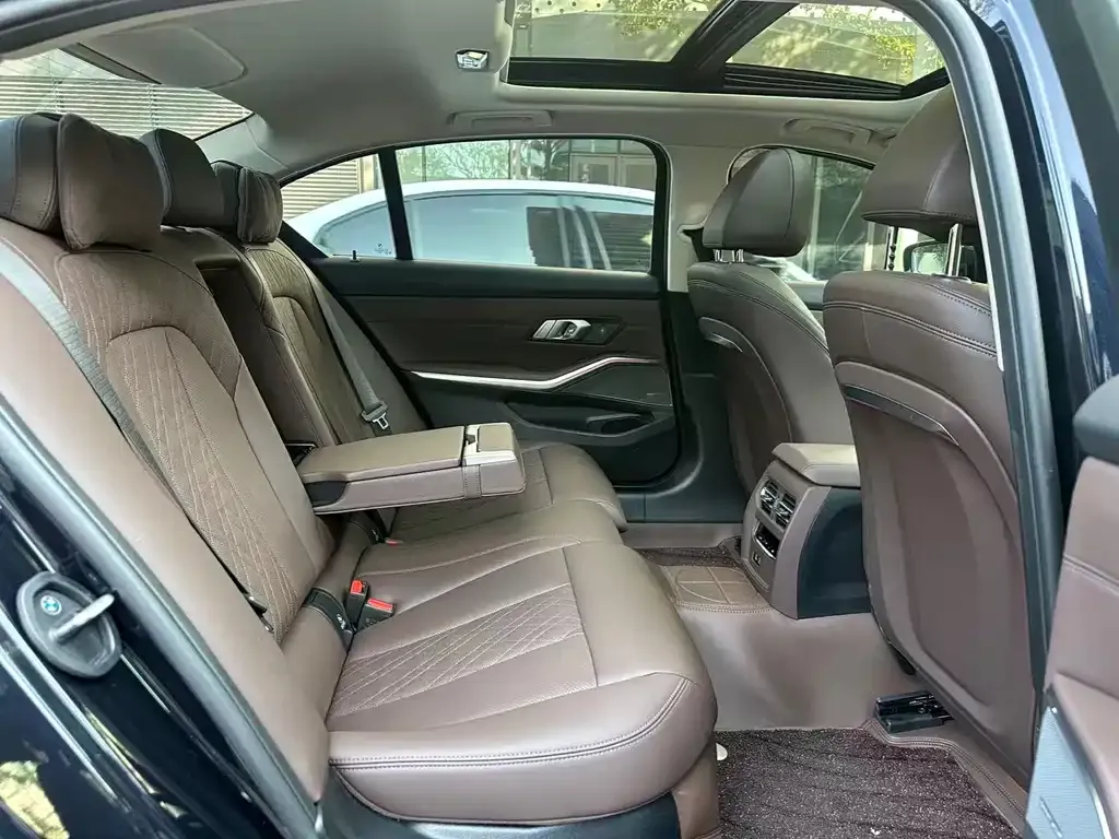 BMW 3 Series 2024 из CN, фото 7