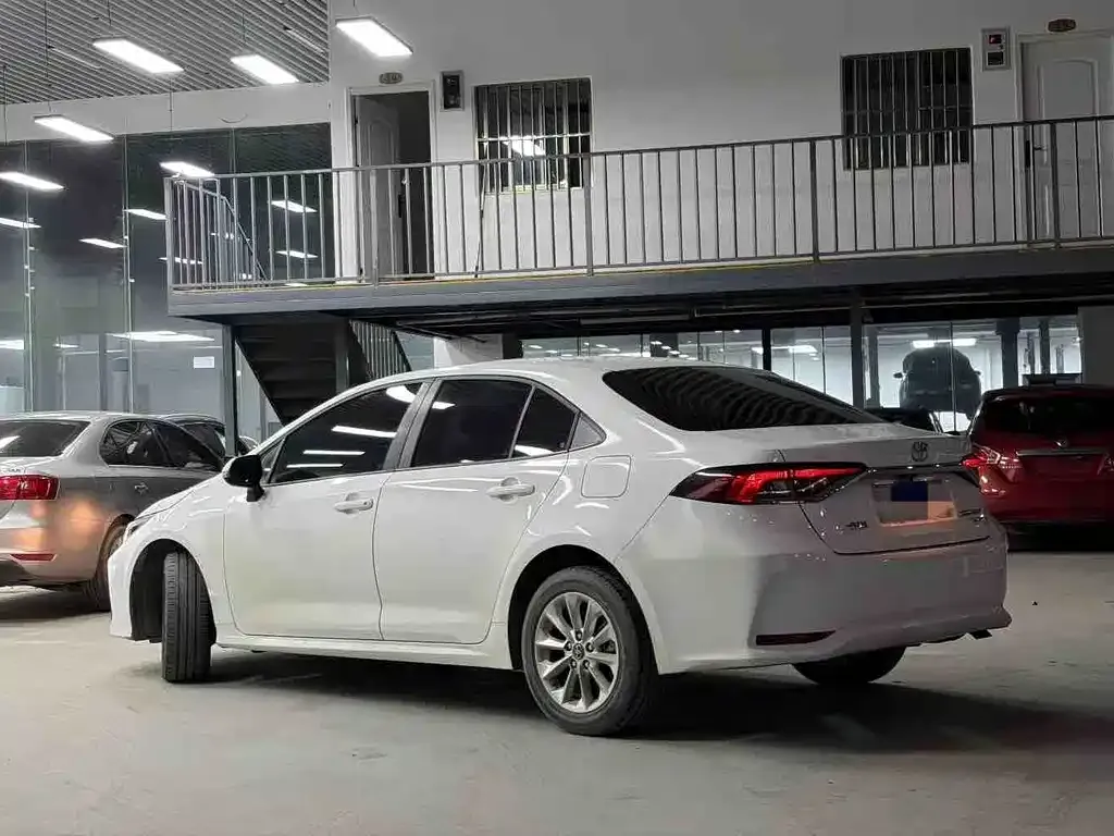 Toyota Corolla — фото 4