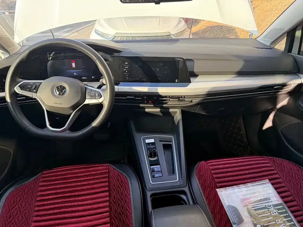 Volkswagen Golf 2023 из CN, фото 8