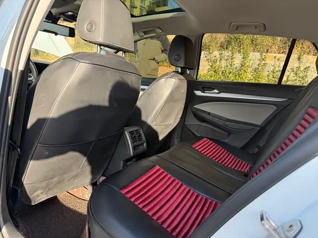 Volkswagen Golf 2023 из CN, фото 3