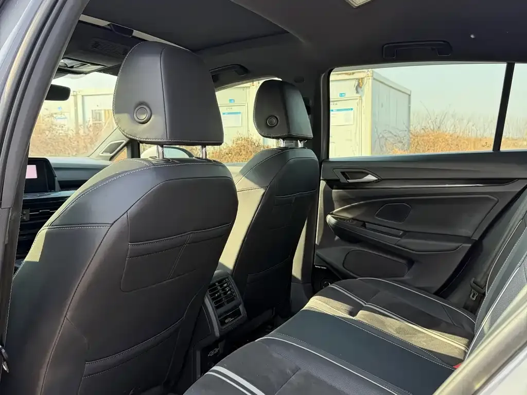 Volkswagen Golf 2022 из CN, фото 7