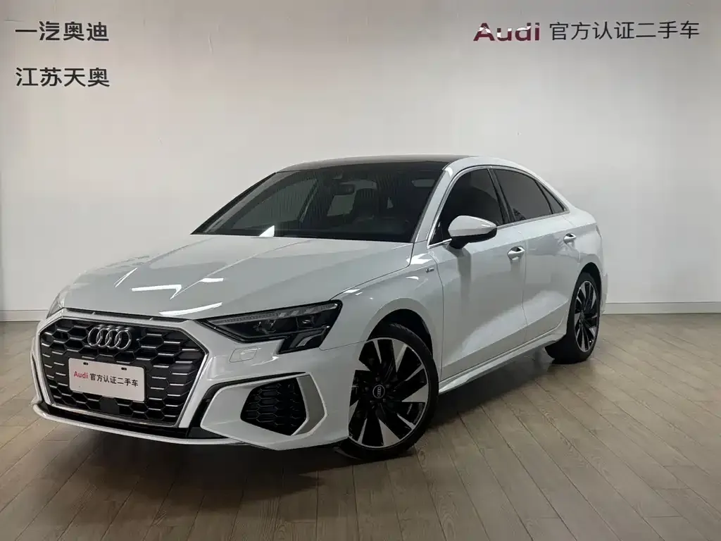 Audi A3 2023 из CN, фото 1