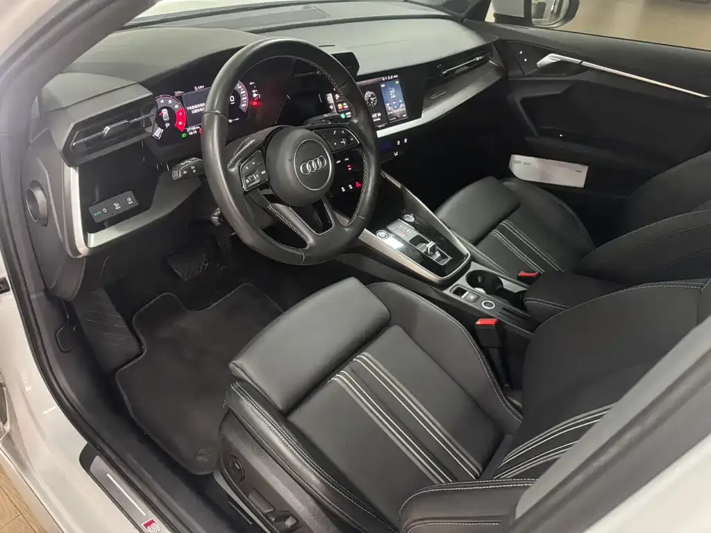 Audi A3 2023 из CN, фото 4