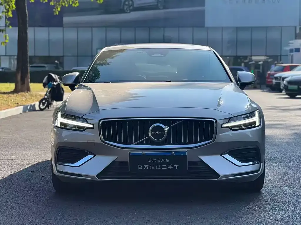 Volvo S60 — фото 2