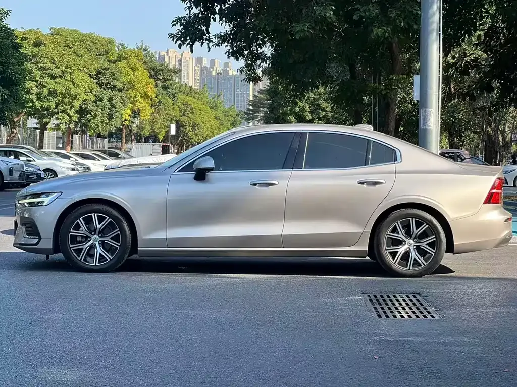 Volvo S60 — фото 4