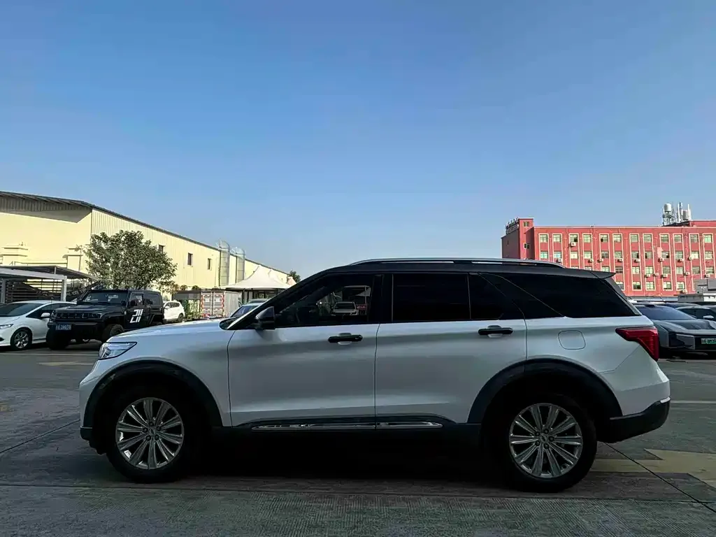 Ford Explorer 2022 из CN, фото 8