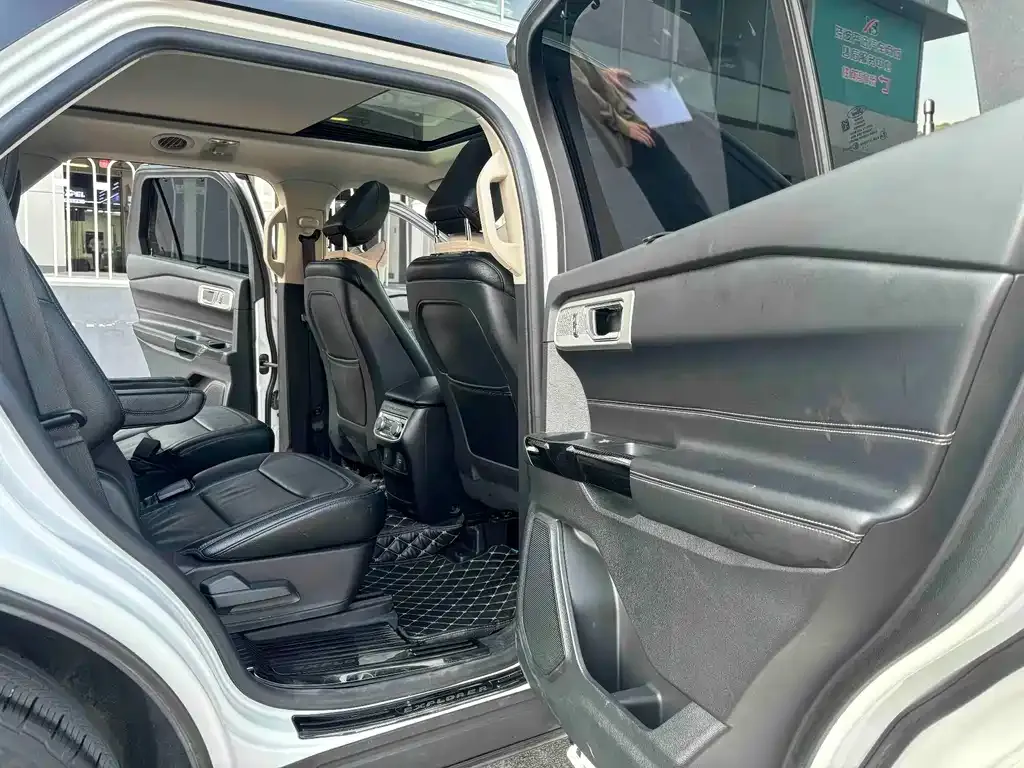 Ford Explorer 2022 из CN, фото 9