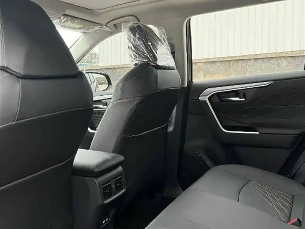 Toyota RAV4 2025 из CN, фото 3