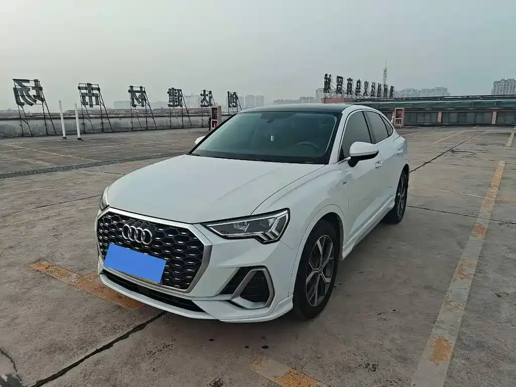 Audi Q3 Sportback — фото 1