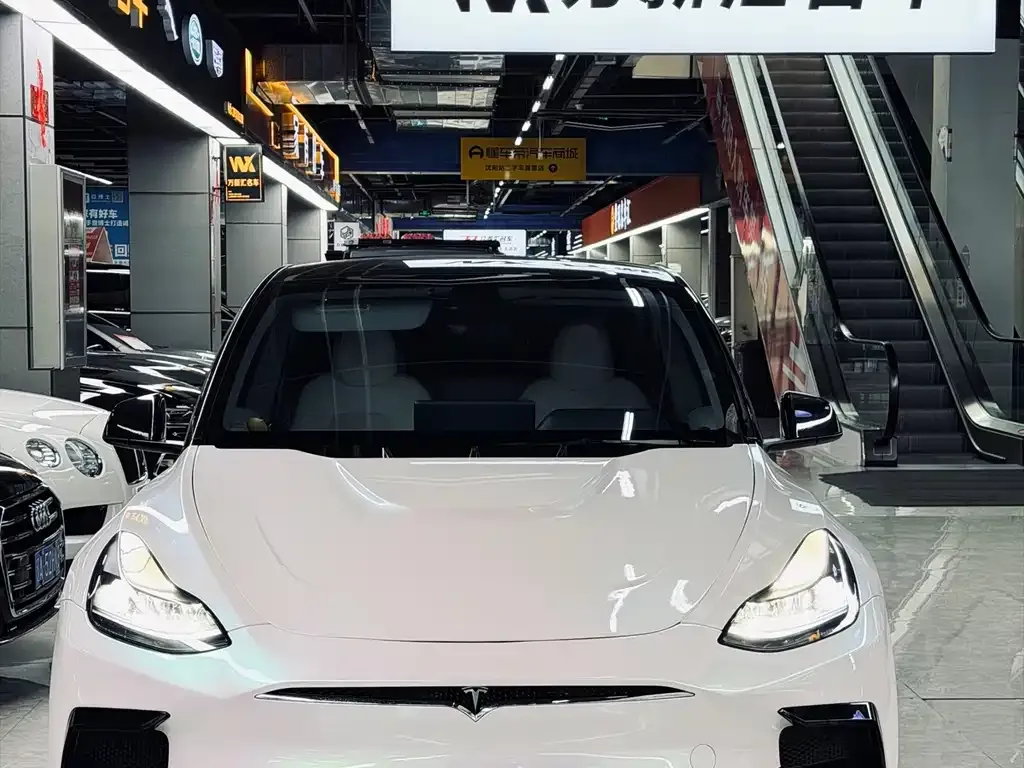 Tesla Model Y 2024 из CN, фото 2