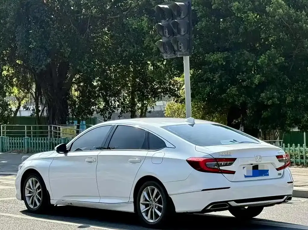 Honda Accord — фото 10